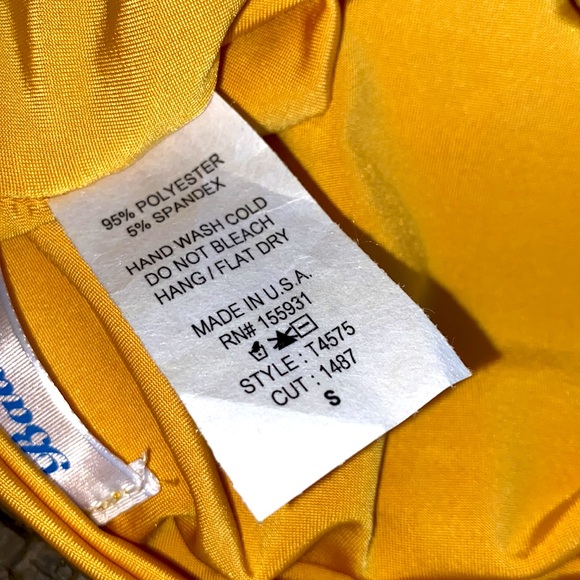 2 Piece Skirt Set 💛 Size Small - Picture 7 of 7